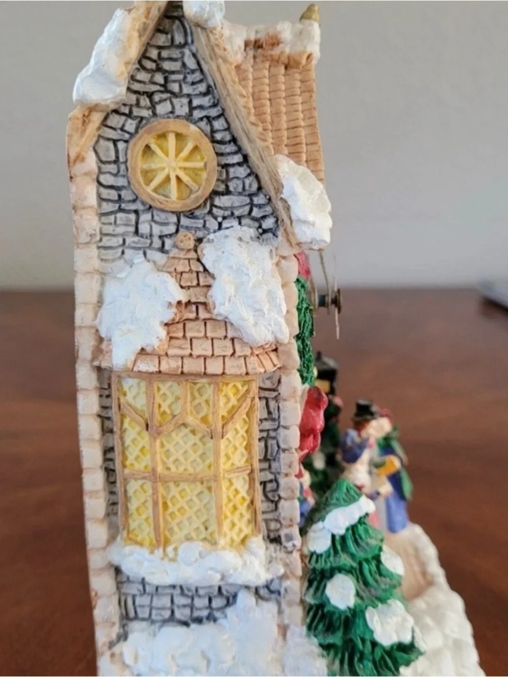1996 Avon Christmas Village Mantel Clock Victorian Carolers Holiday Decor